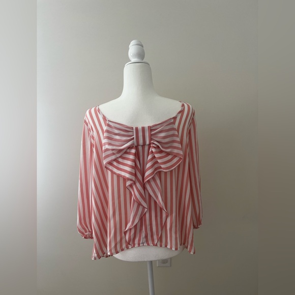 Striped top with back bow derail - Picture 2 of 11